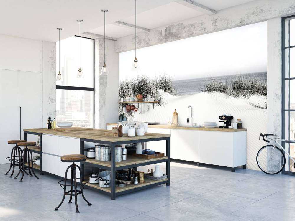 Passaggio dalla duna alla spiaggia in bianco e nero