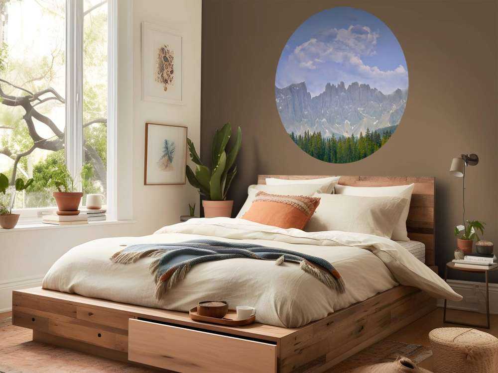 Montagne con alberi e nuvole