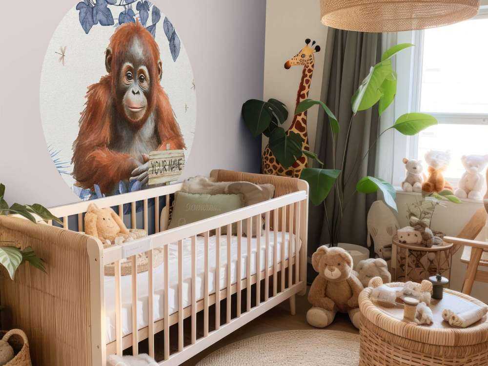 Giovane orango nella giungla blu