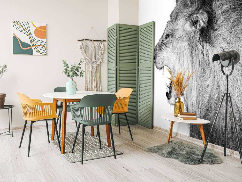 Leone ruggente bianco