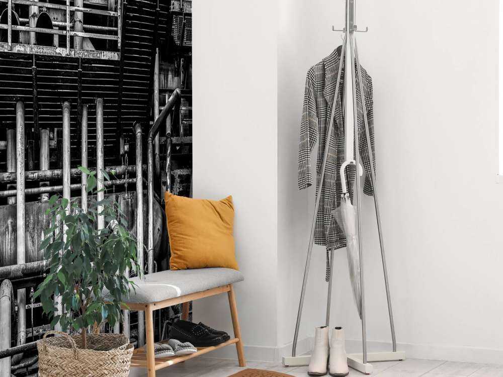 Vecchia fabbrica industriale in bianco e nero