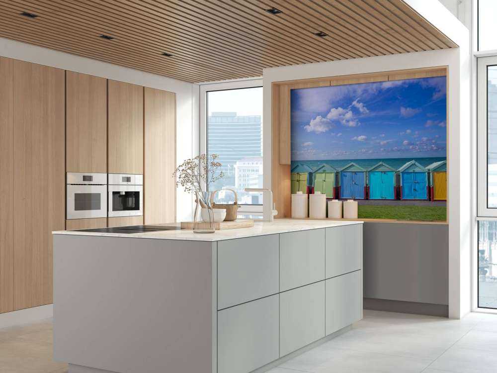 Capanne colorate sulla spiaggia