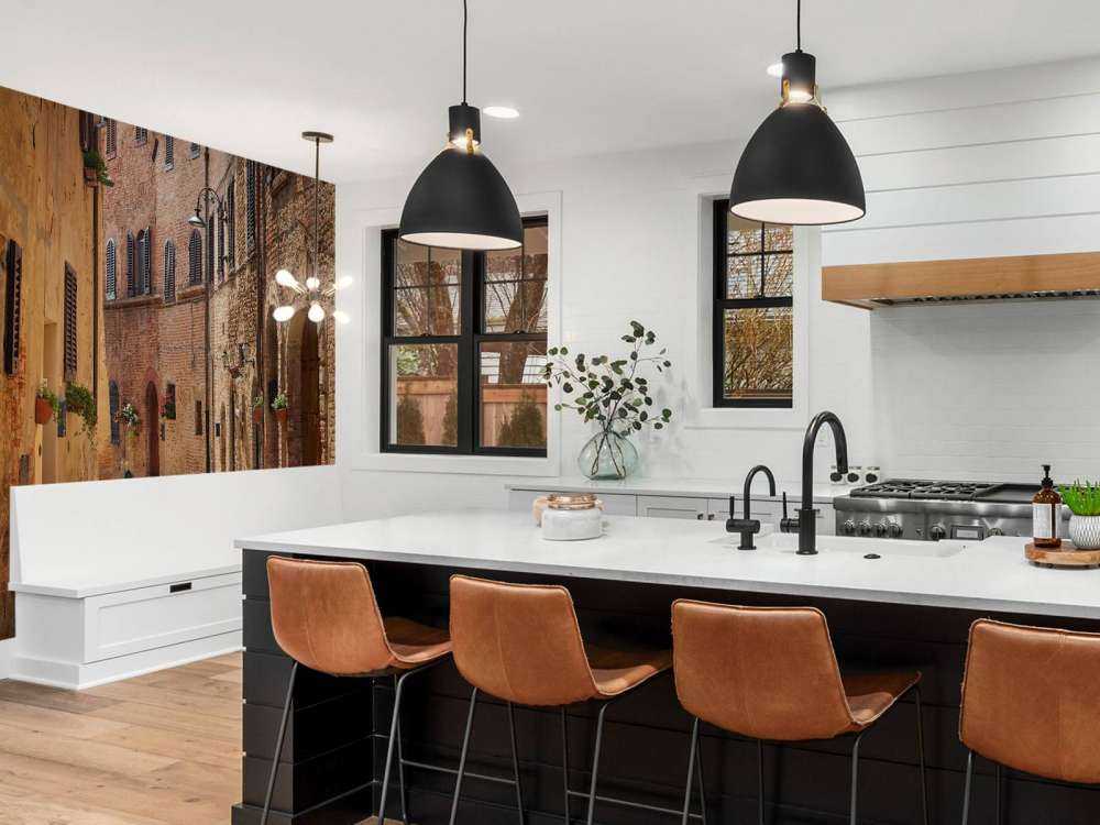 Strada classica con fiori