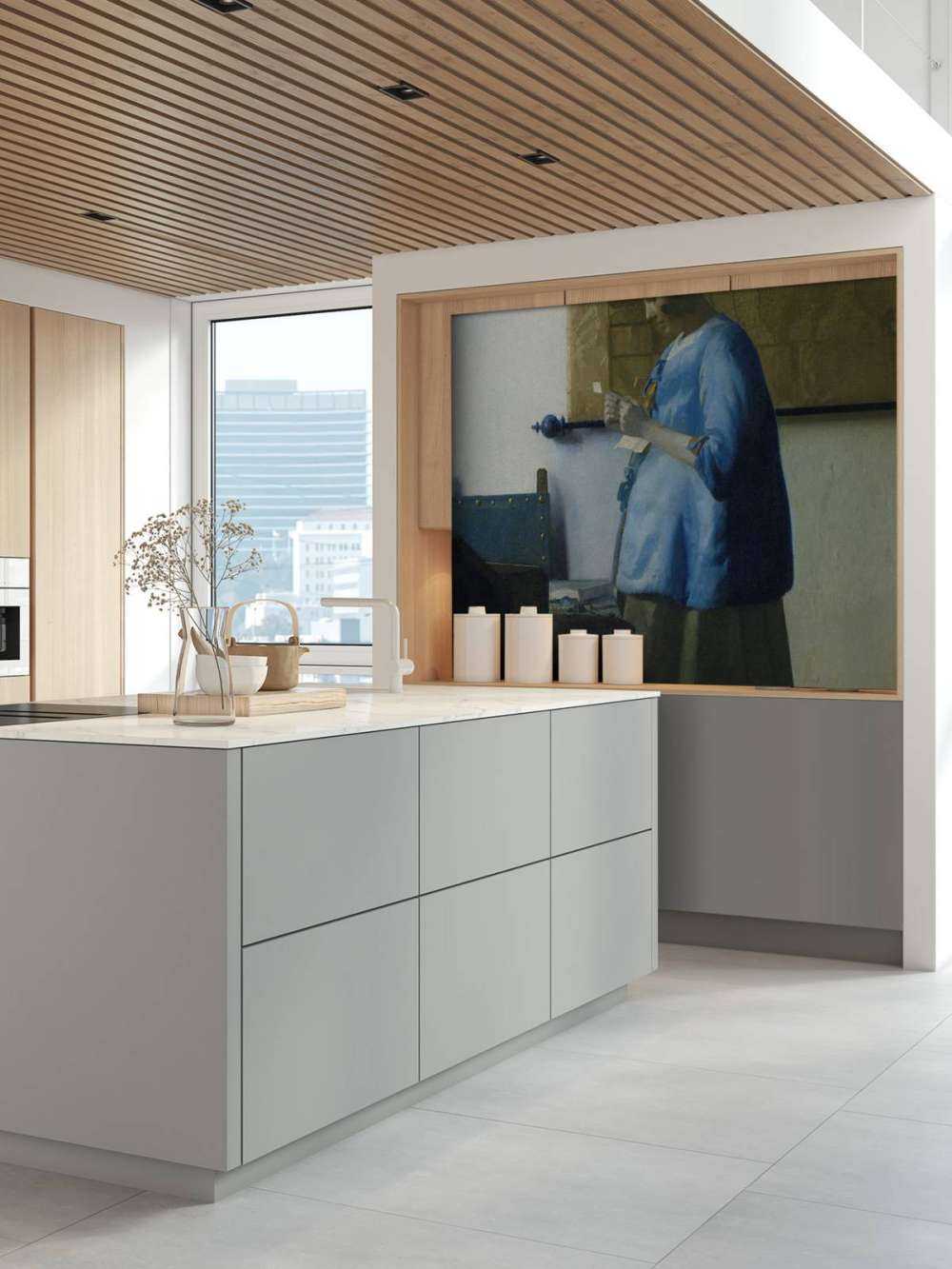 Donna che legge una lettera