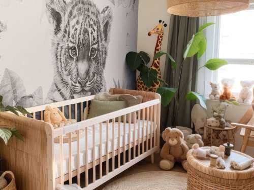 Simpatica tigre con piante beige