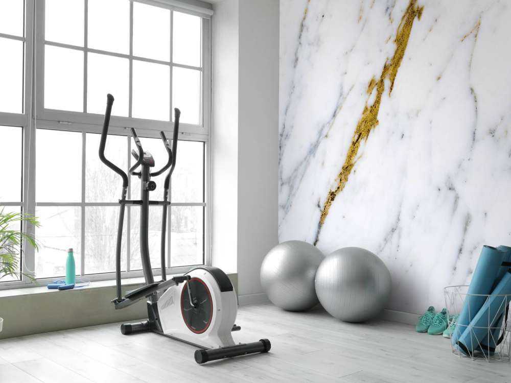 Marmo bianco con venature dorate