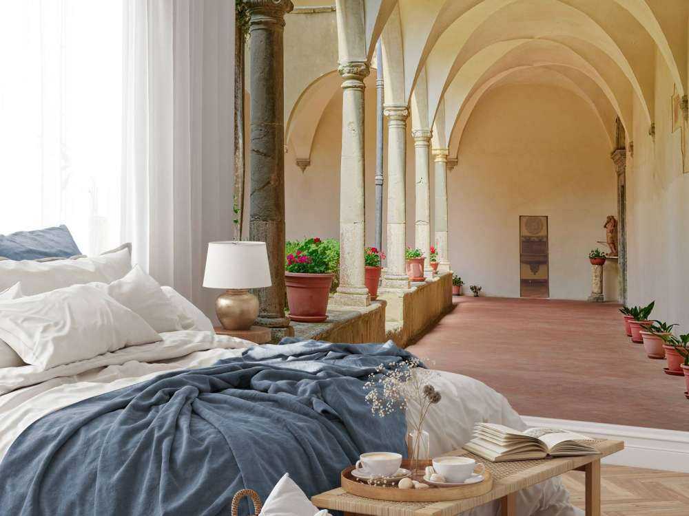 Cortile con archi e piante