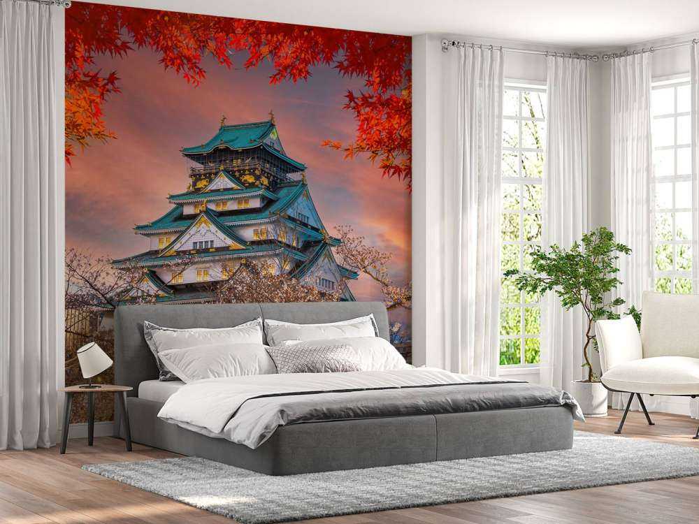 Il castello di Osaka tra gli alberi