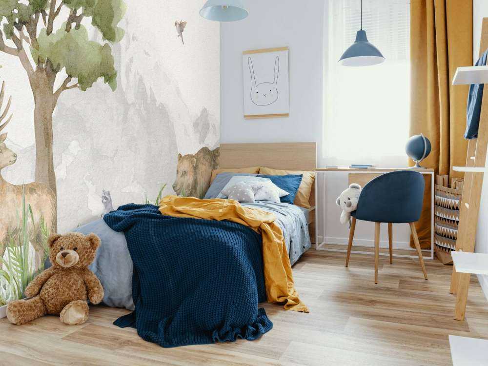 Animali della foresta vicino a una montagna