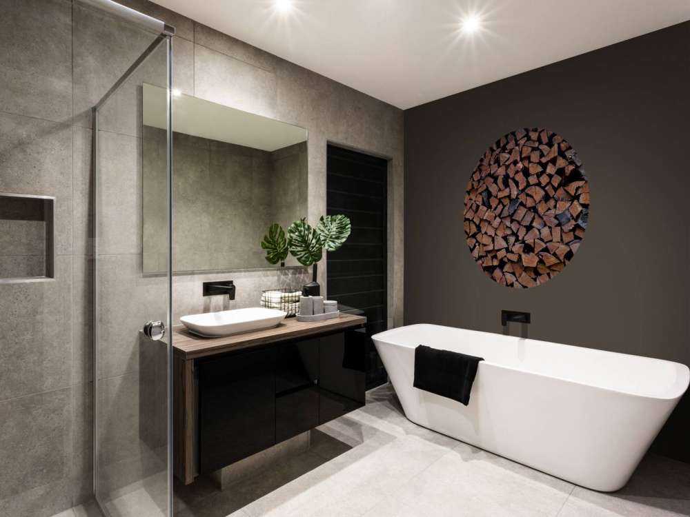 Legno spaccato e accatastato