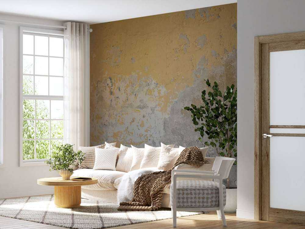 Muro giallo invecchiato