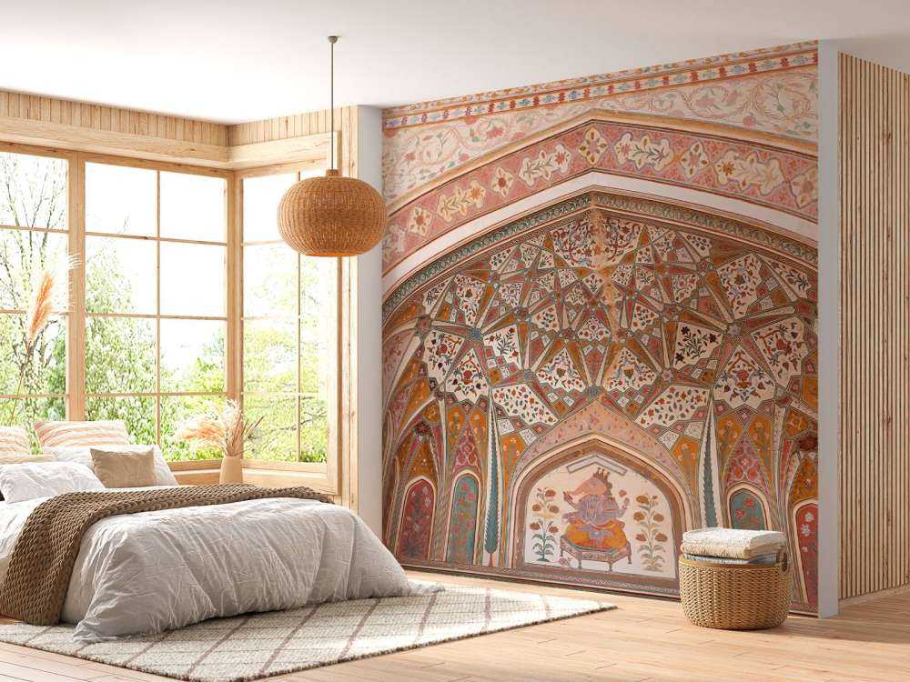 Arco indiano riccamente dipinto 