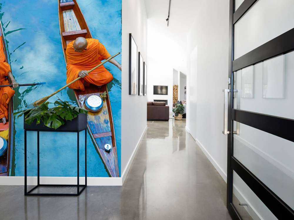 Monaco in barca di legno