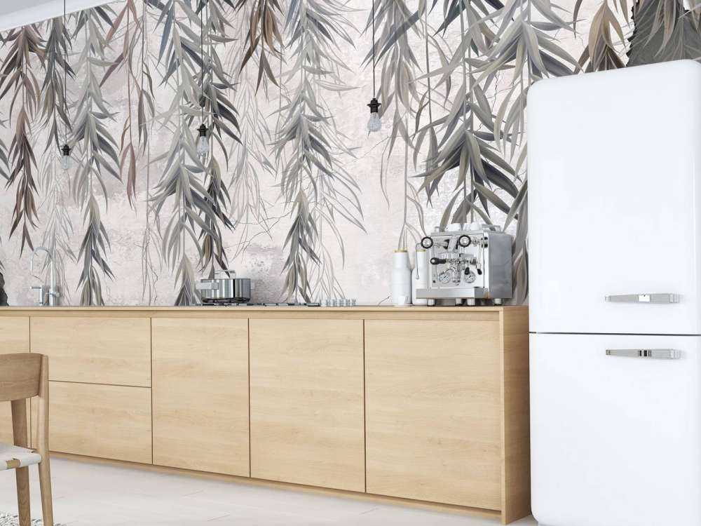 Ramas colgantes sobre el hormigón