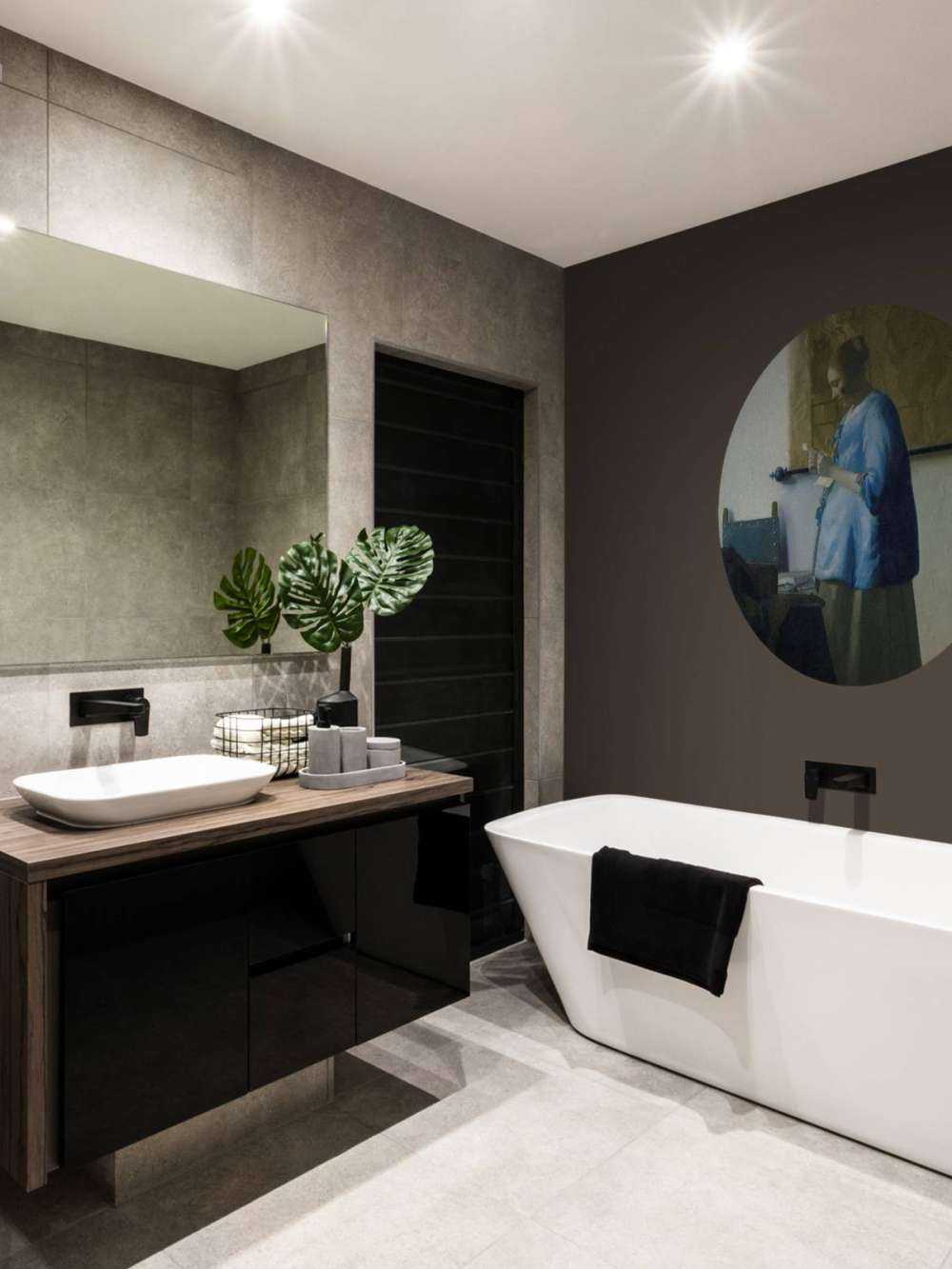 Donna che legge una lettera