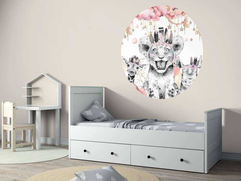 Animali sognanti sotto nuvole stellate