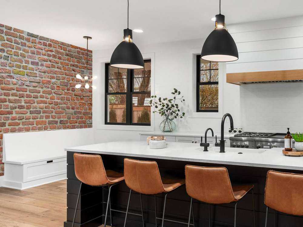 Muro con mattoni grandi e piccoli