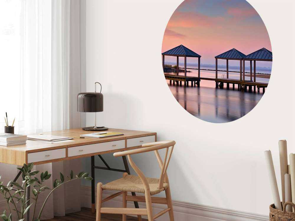 Molo di nuoto all'alba