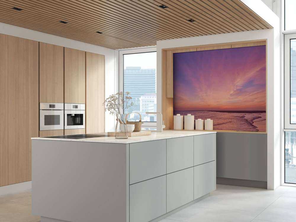 Spiaggia con tramonto rosa