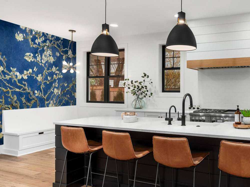 Mandorlo in fiore nella notte