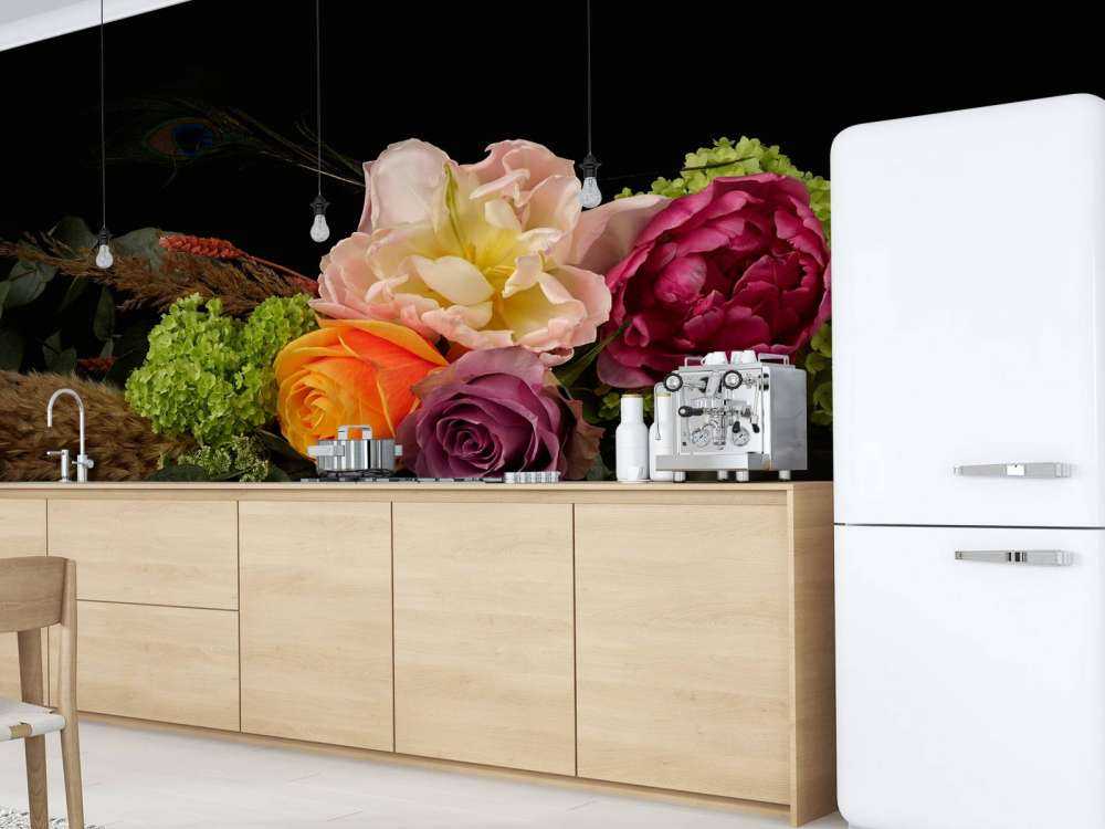 Ghirlanda di fiori con piuma