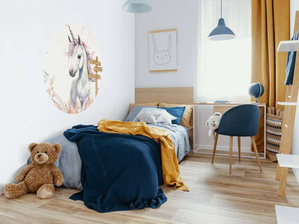 Baby unicorno con piante color tortora