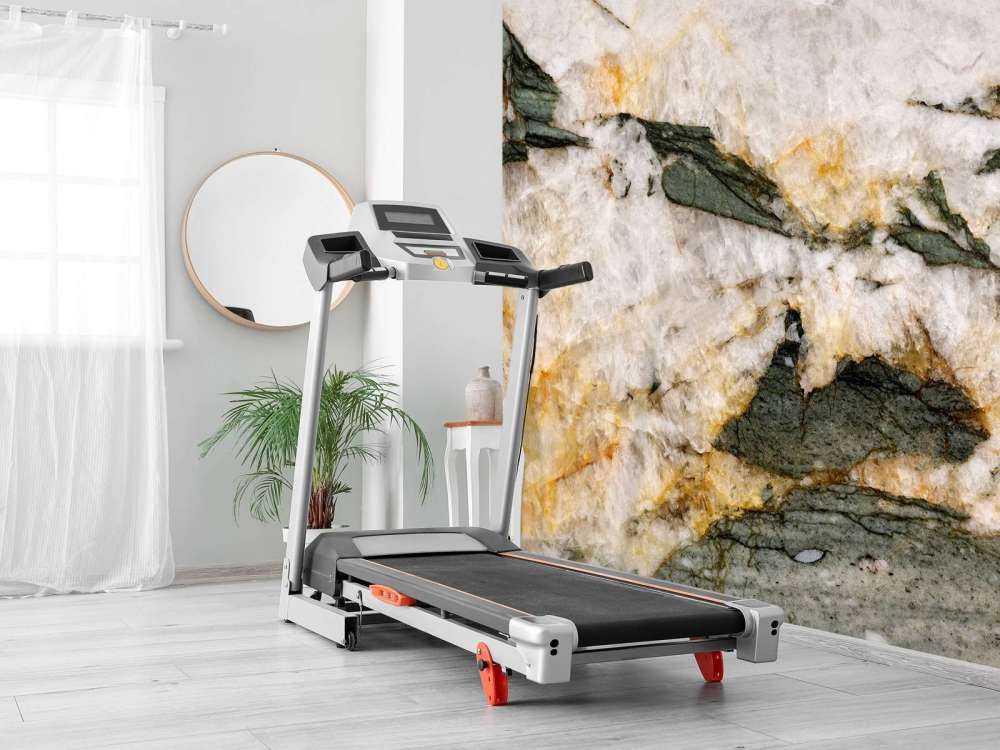 Marmo bianco con elementi verdi