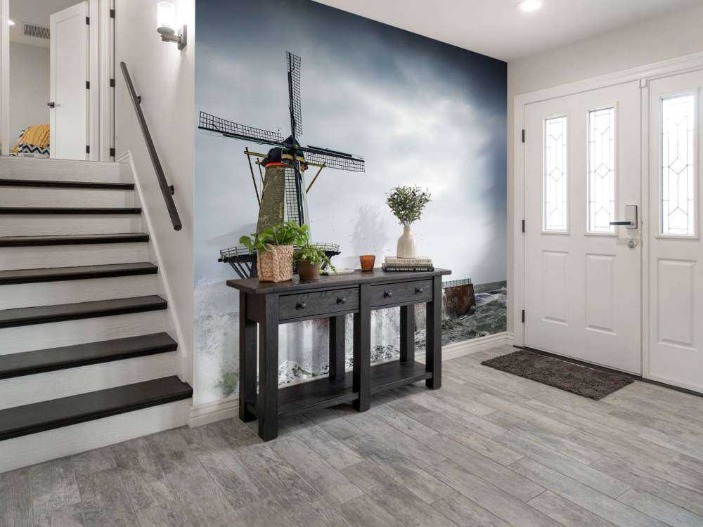 Mulino con onde di tempesta