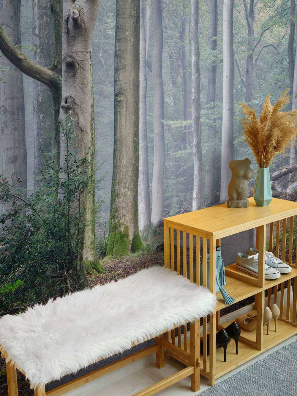 Sentiero attraverso la foresta