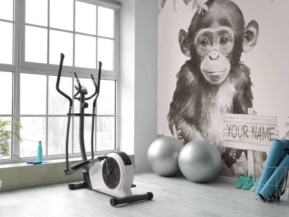 Baby scimpanzé nella giungla beige