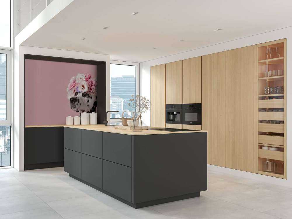 Dalmata con fiori colorati