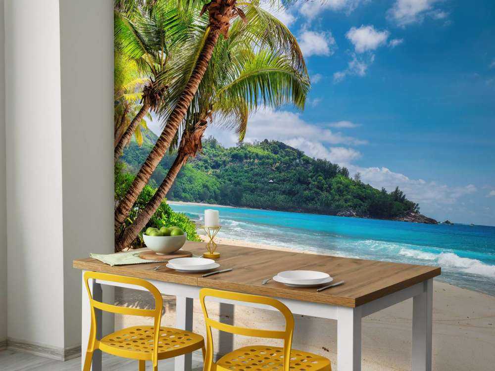 Bella spiaggia con palme