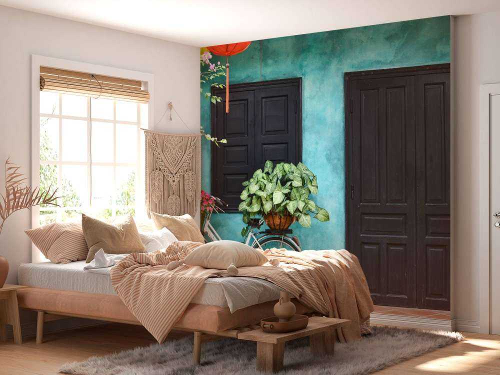 Vecchia bicicletta vicino a una casa