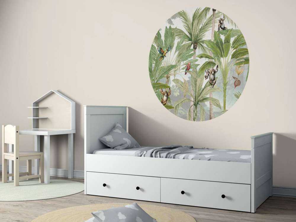 Giungla con scimmie e pappagalli a colori