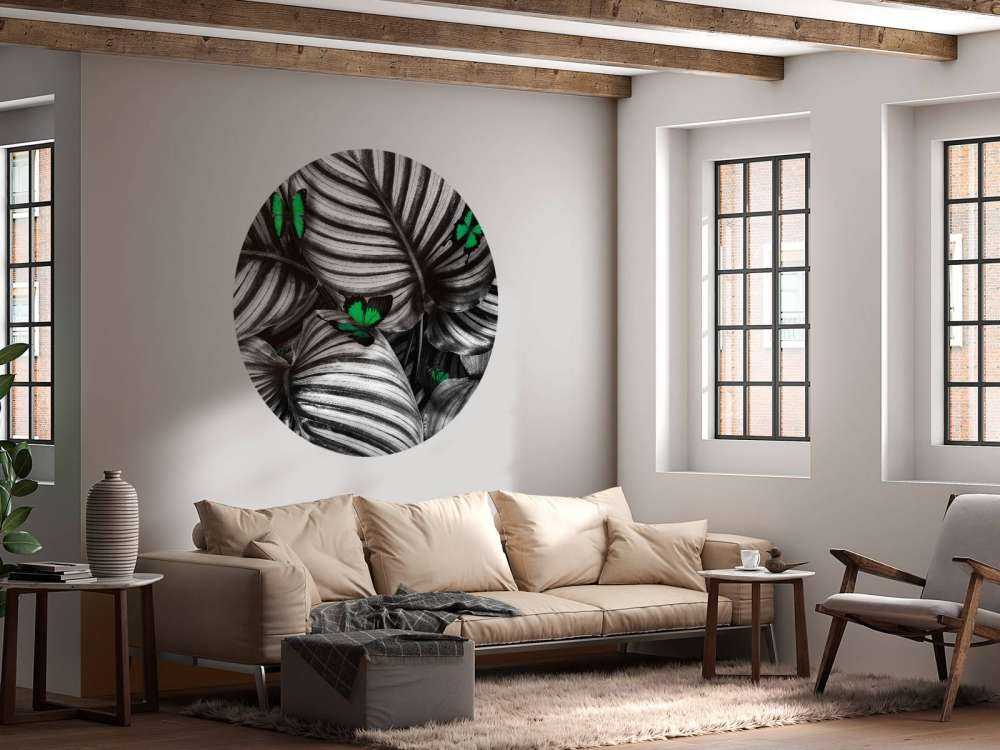 Farfalle su foglie a strisce