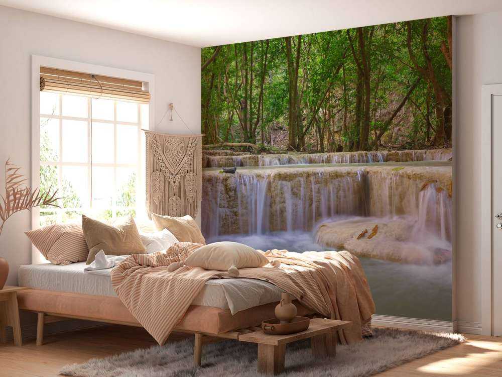 Cascata nella foresta pluviale profonda