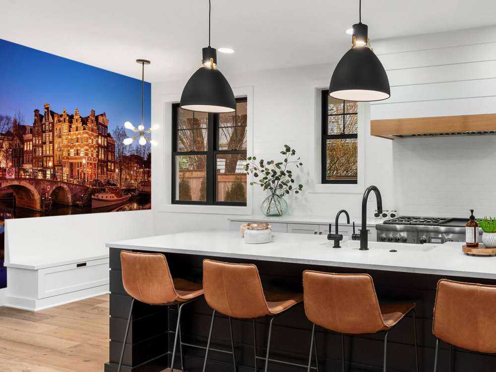 Case illuminate lungo il canale