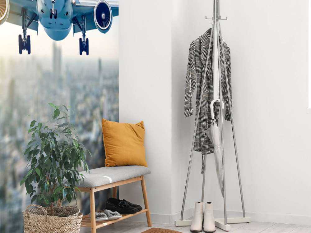 Aereo in discesa sopra una città