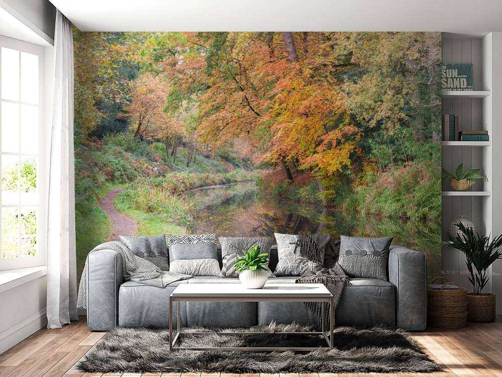 Sentiero lungo il canale