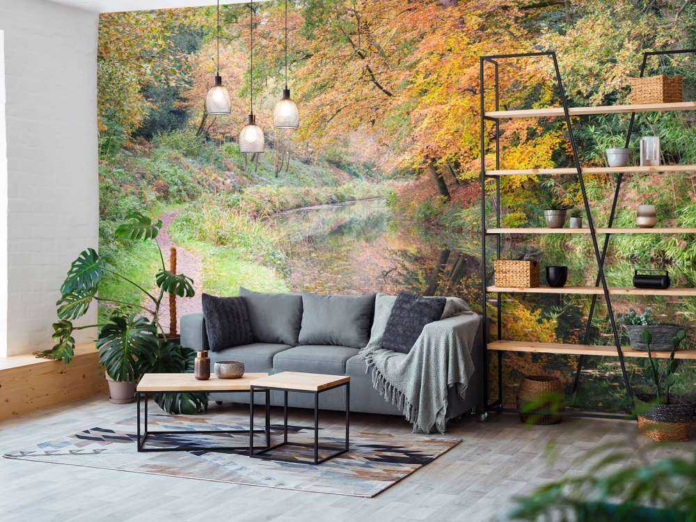 Sentiero lungo il canale