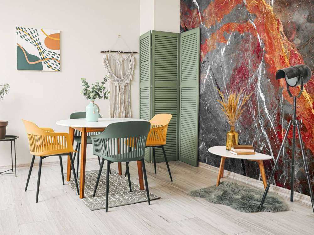 Marmo con venature rosse