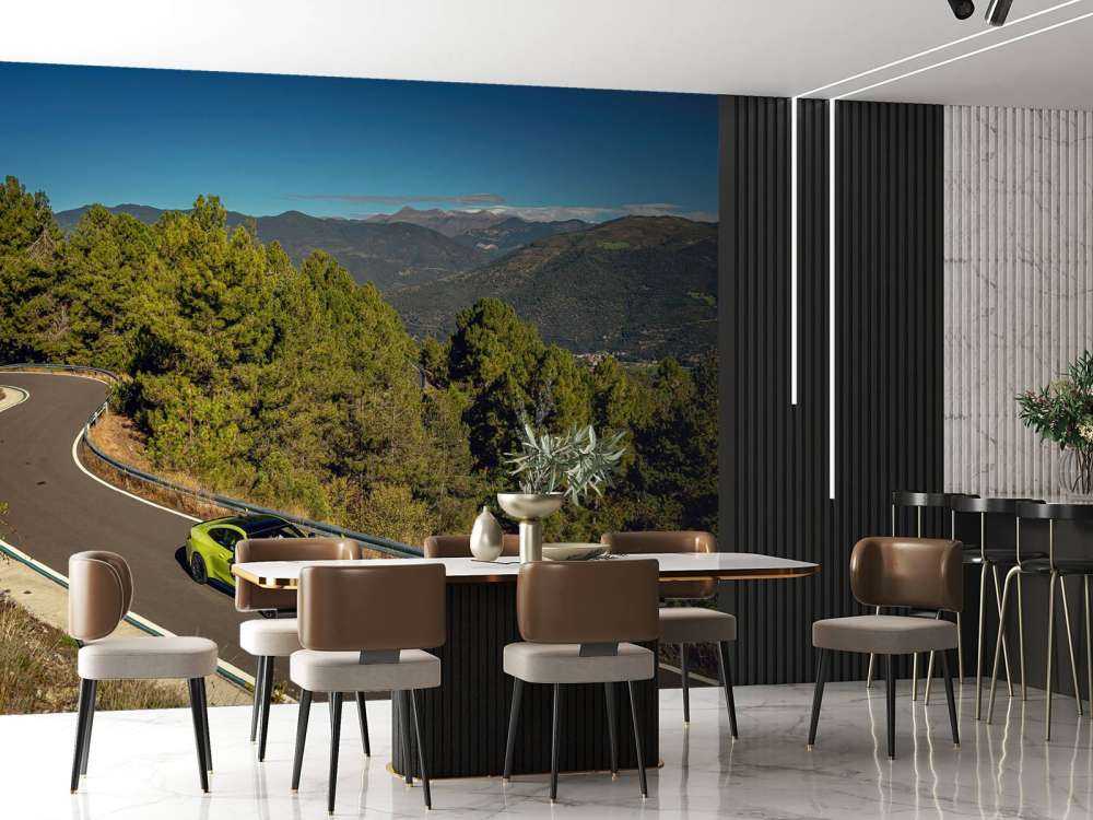 BMW limegreen su strada di montagna