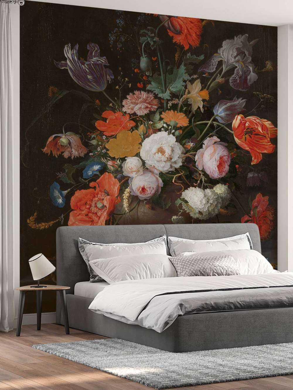 Natura morta con fiori e orologio