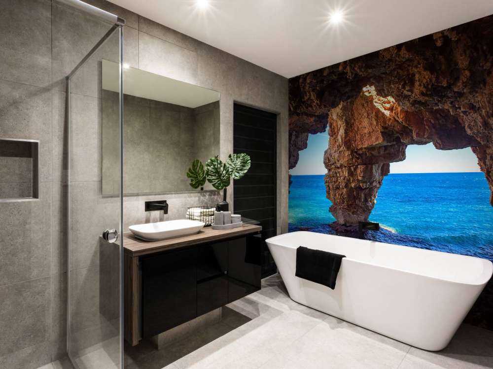 Grotta sopra il mare