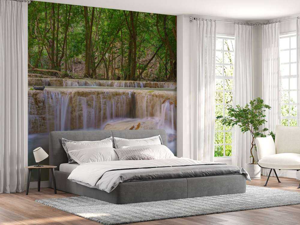 Cascata nella foresta pluviale profonda