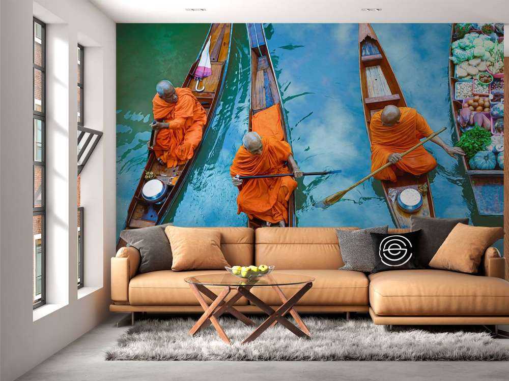 Monaco in barca di legno