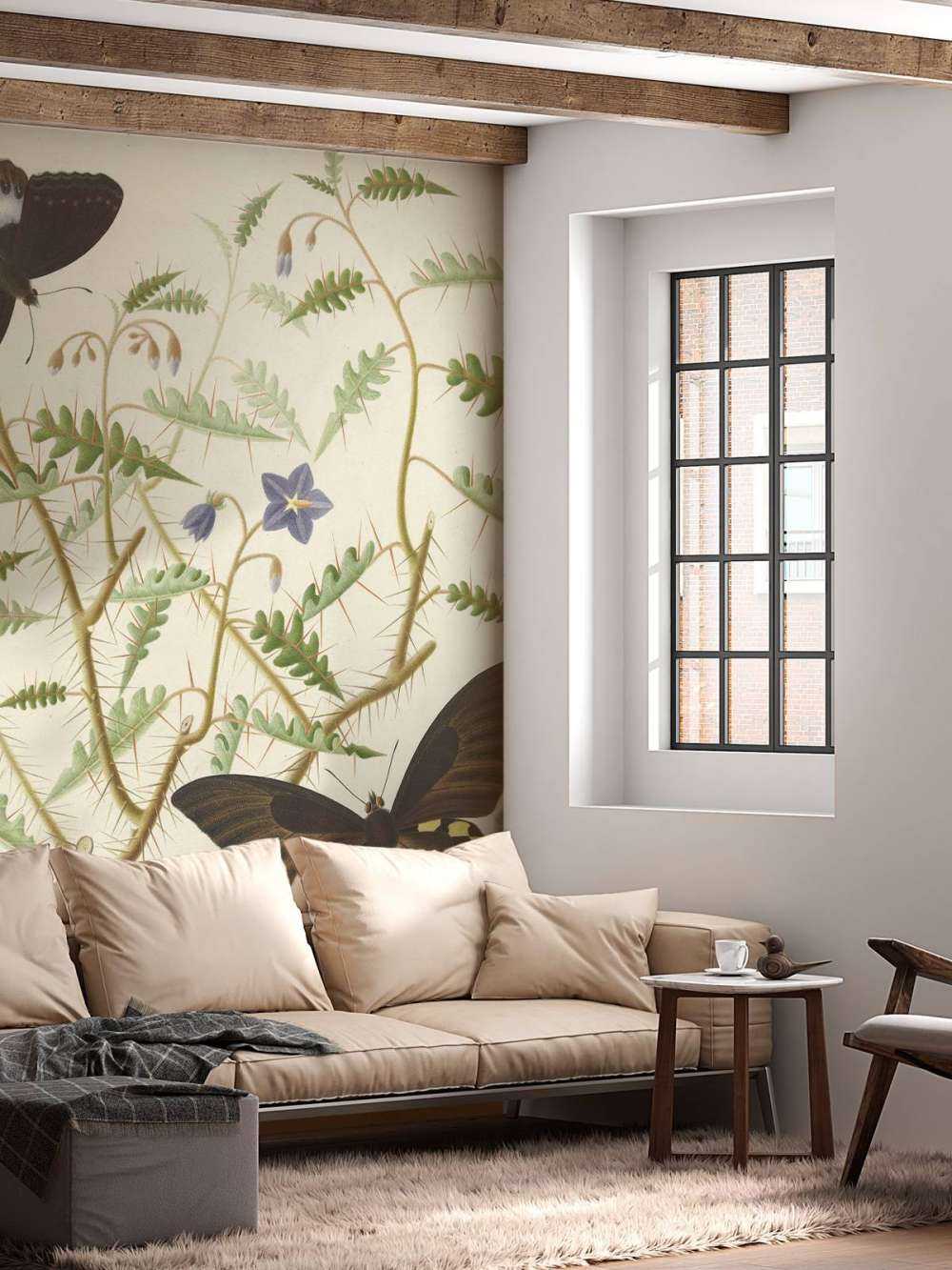 Un arbusto in fiore con due farfalle esotiche