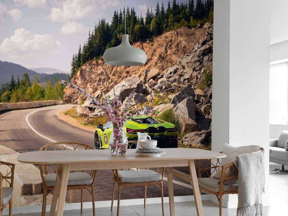 Lamborghini Revuelto nelle montagne