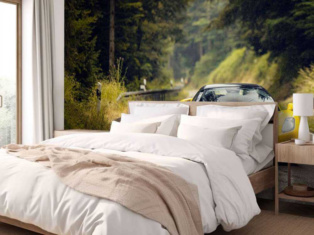 Maserati nel bosco verde