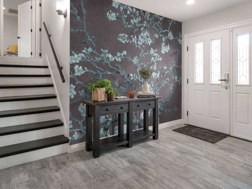 Fiori di mandorlo con sfumature blu